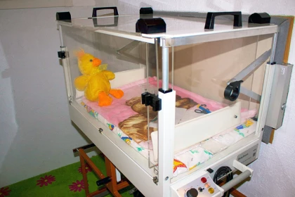 Picture shows heated bed in the baby hatch